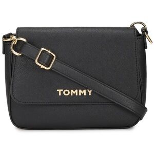New Tommy Hilfiger Kendall II Saffiano Cross Body Purse Black
